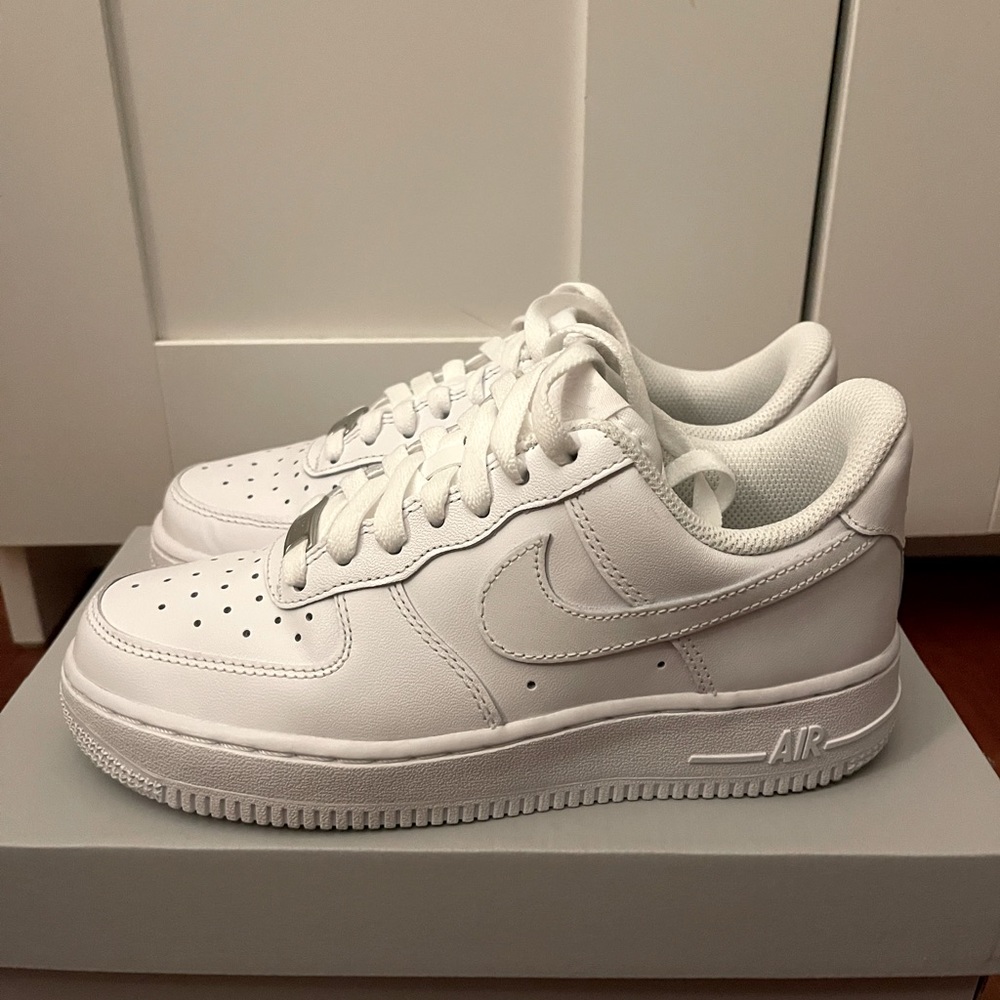 Nike Women’s White Air Force 1 ‘07 Size US 5.5